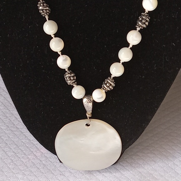 Handmade Moonstone,Shell Pendant and silver beads Necklace - Picture 2 of 6